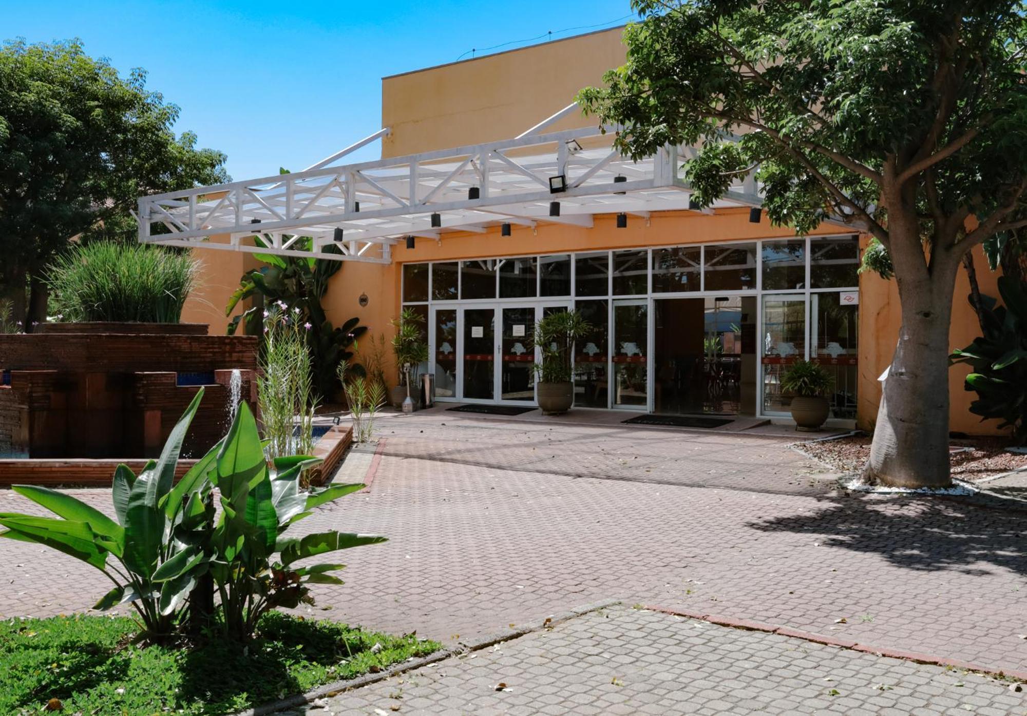 Carlton Plaza Baoba Hotel Taubate Exterior photo
